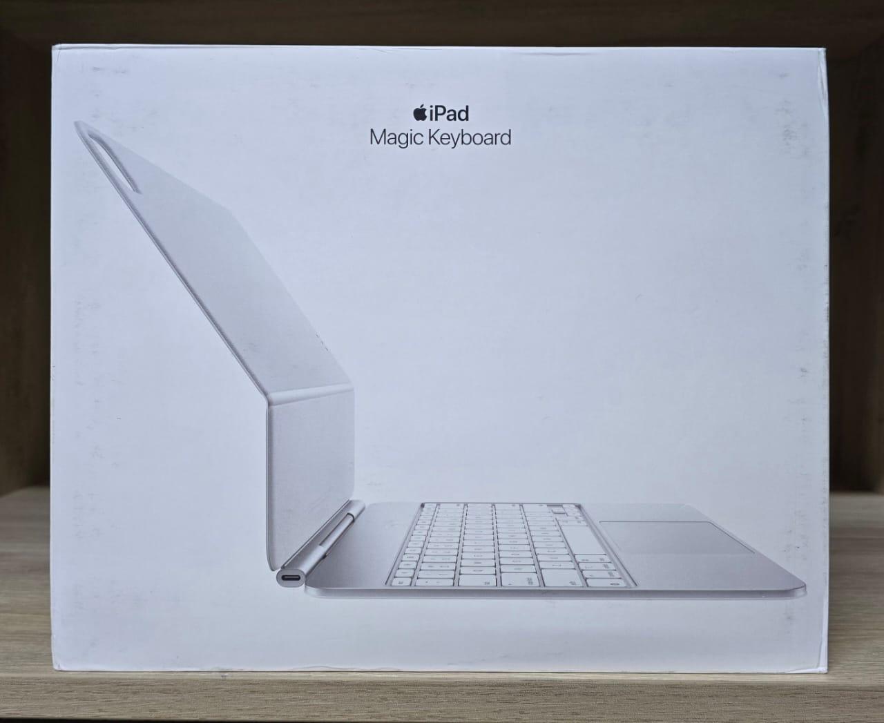 Apple Magic Keyboard for iPad Pro 13 Inch M4/M5